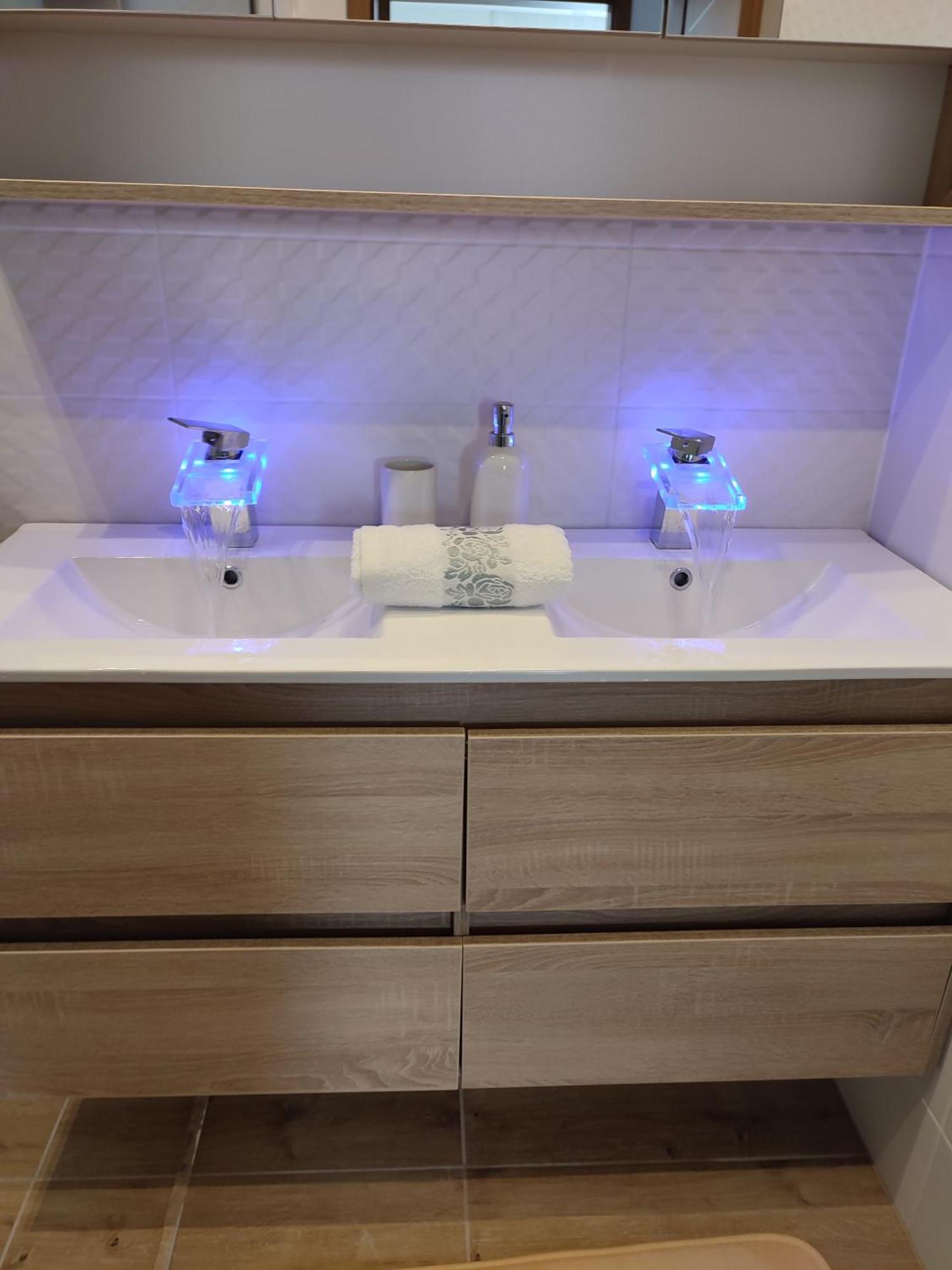 Gamma Apartmanok Es Jakuzzi Miškovec Pokoj fotografie